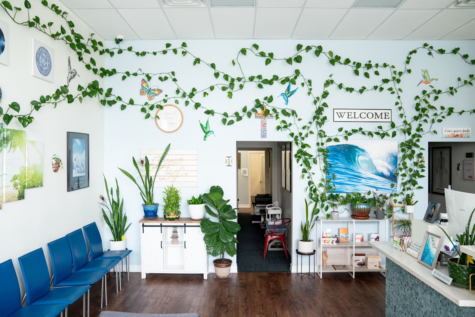 Vida Chiropractic Injury Clinic and Wellness Center Dr. Cesar Quintana